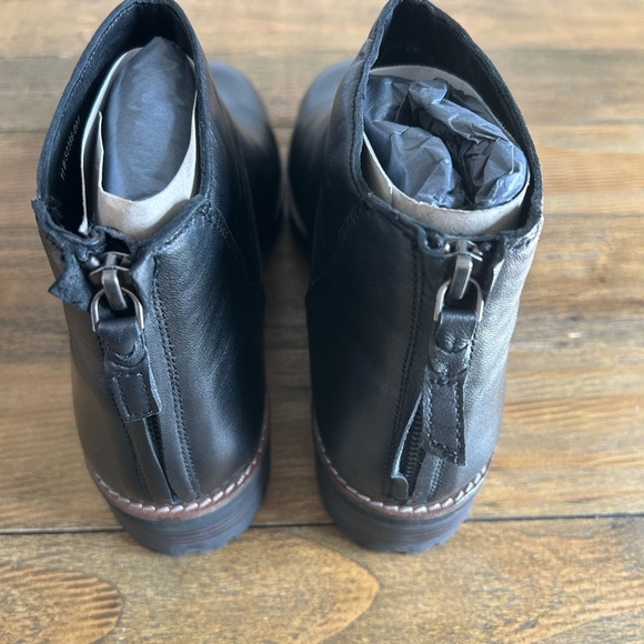 SOFTWALK | Black Leather Chelsea Ankle Boots, side zipper short heel| SIZE 11 - Picture 5 of 11